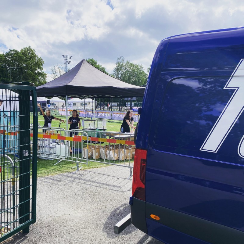 TavaraTaxin tapahtumalogistiikka kuljettaa pikakuljetuksena tai ennakkoon sovitusti.